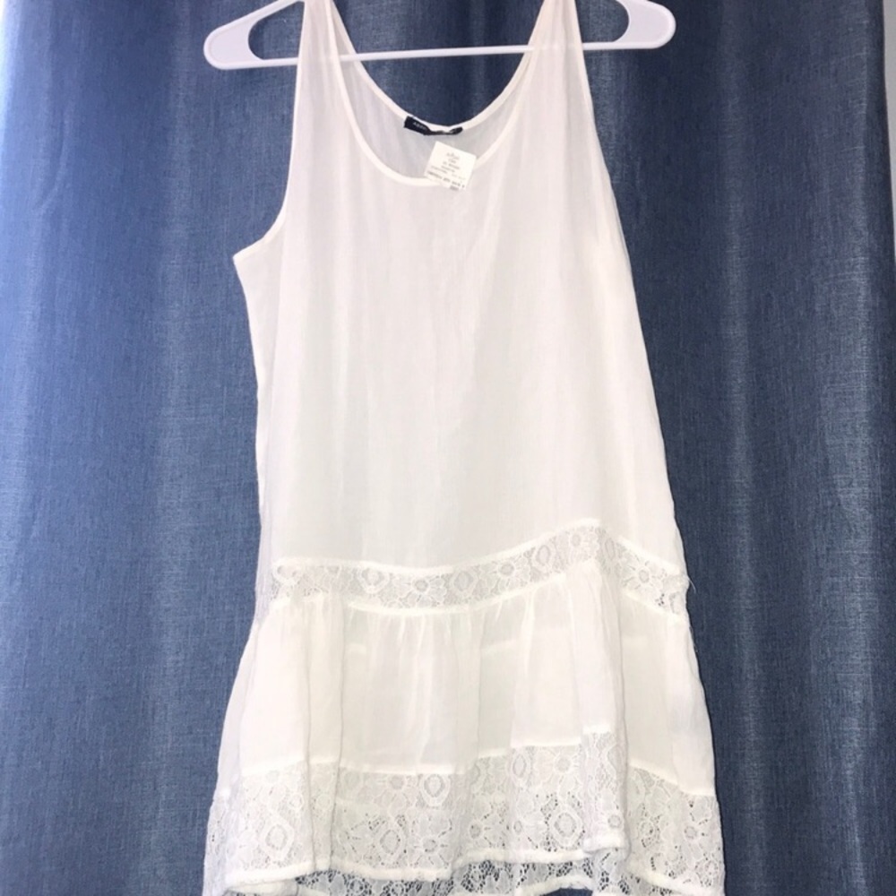 White Sleeveless Top - Picture 1 of 2